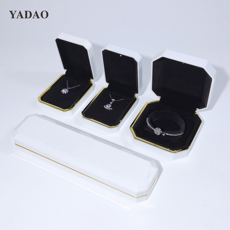 Kotak warna kustom putih kayu kelas atas, kotak flip desain kemasan perhiasan gaya khusus fashion