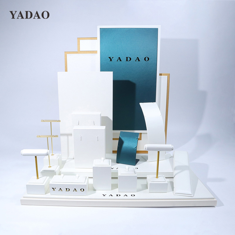 흰색 녹색 대비 색상 보석 디스플레이 고급 가죽 디자인 디스플레이 스탠드 흉상