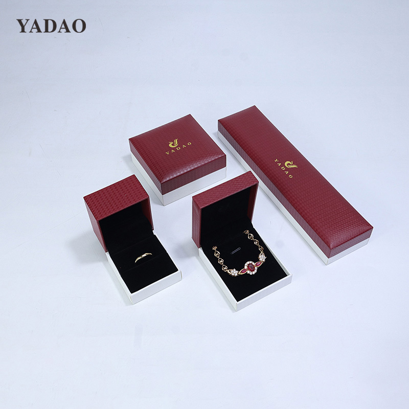 Red cover and white bottom fashionable jewelry box|Paper flip satisfied customer jewelry containers