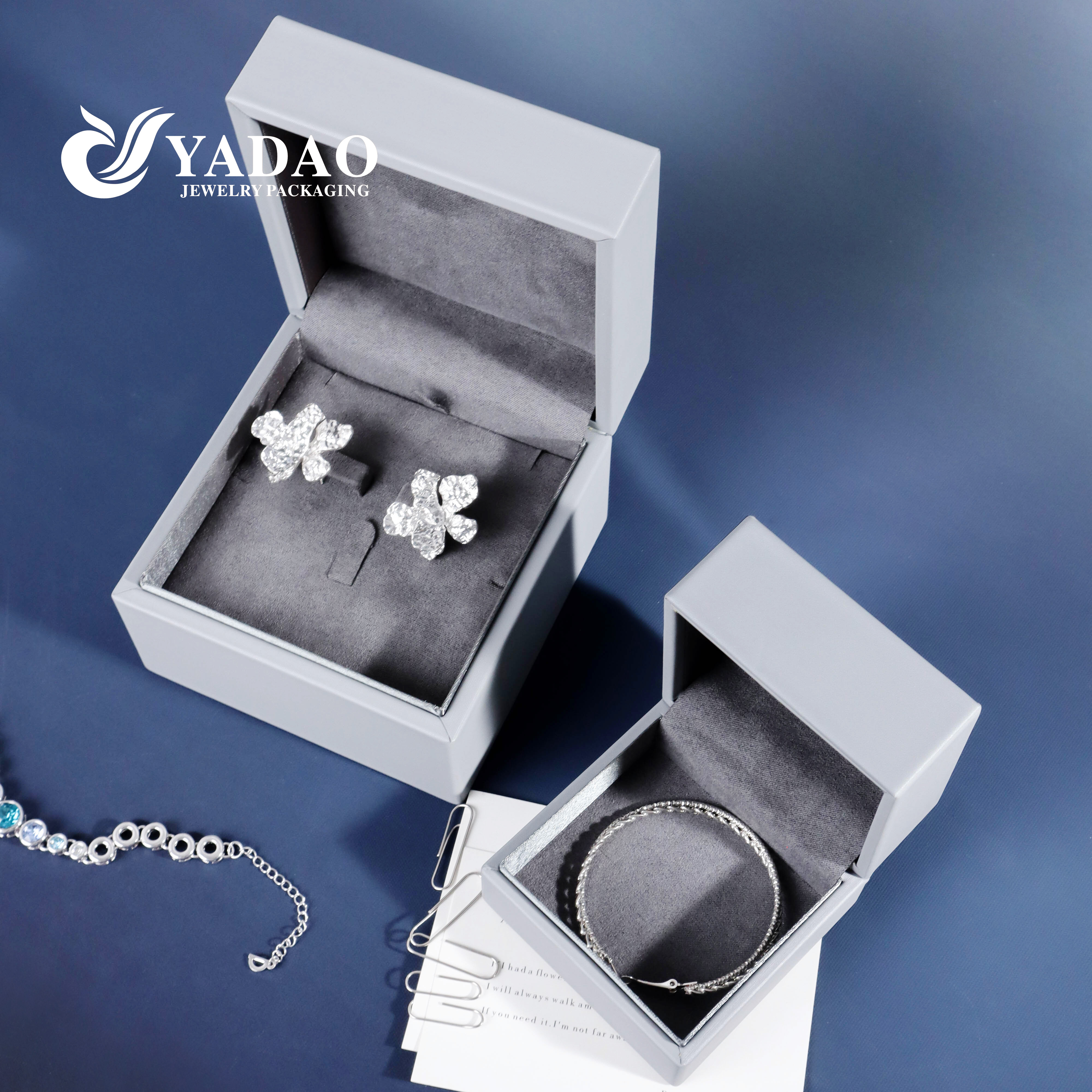 Plat logo logam gaya kelabu muda Bespoke Bangle Gemstone Bekas Perhiasan Bekas