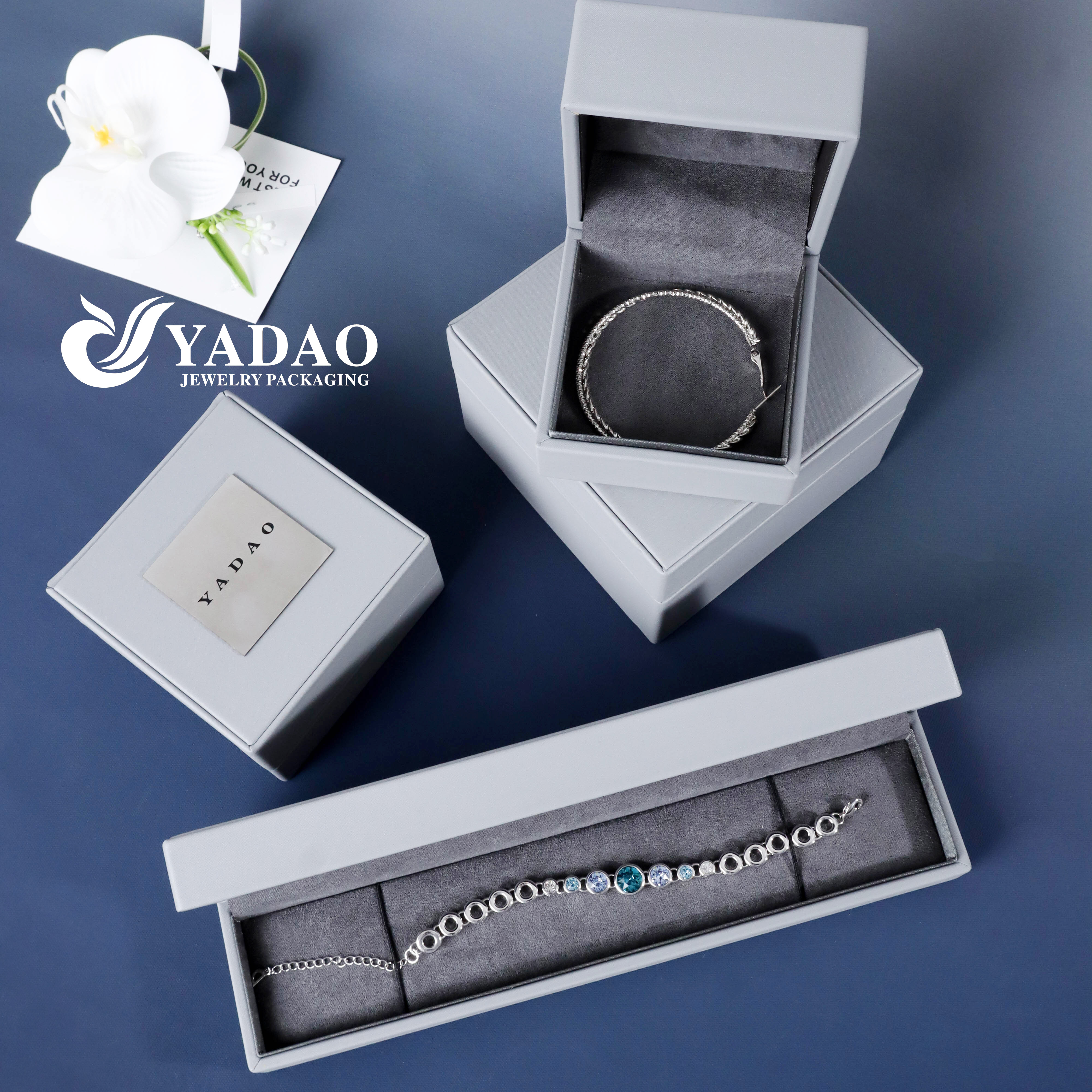 Plat logo logam gaya kelabu muda Bespoke Bangle Gemstone Bekas Perhiasan Bekas