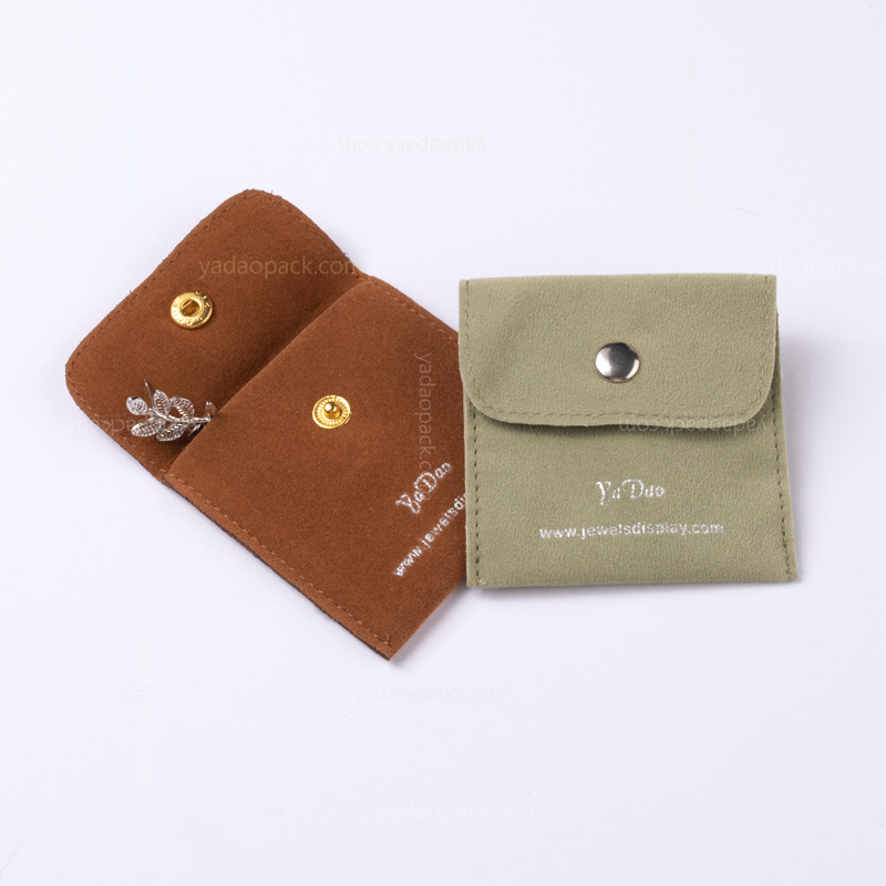 Klassischer Samtbeutel mit Knopfverschluss