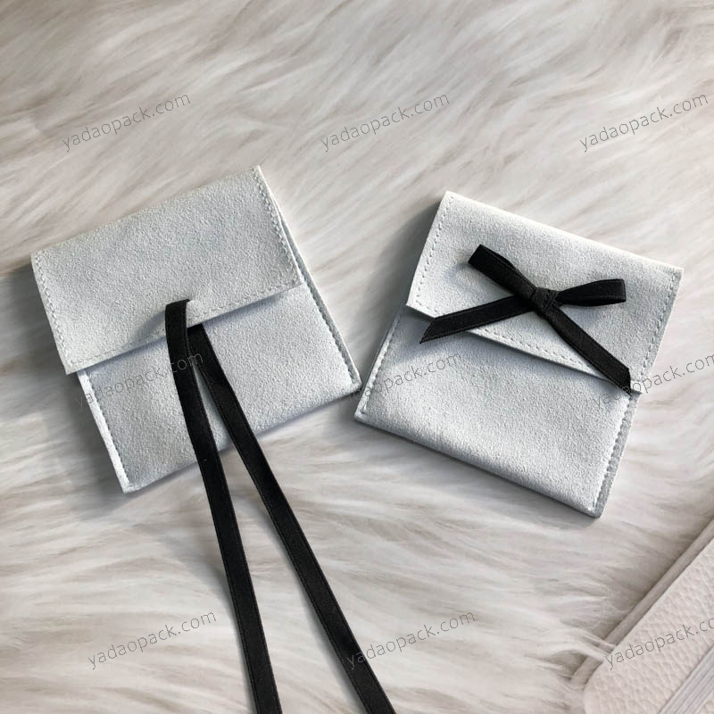 蝶結び付きの水色のマイクロファイバーポーチ