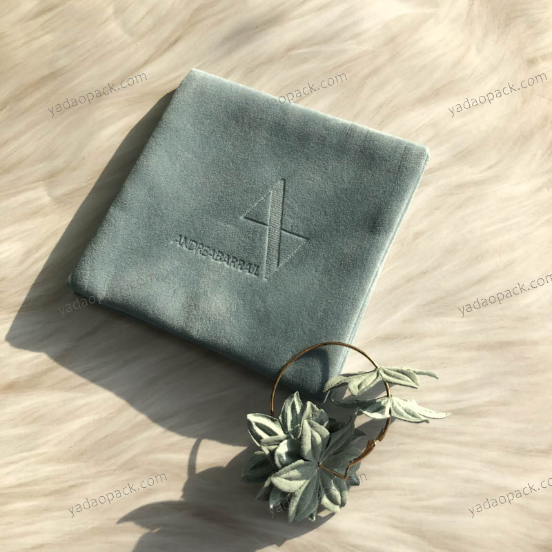 Estuche de terciopelo azul agua con bolsillos dobles