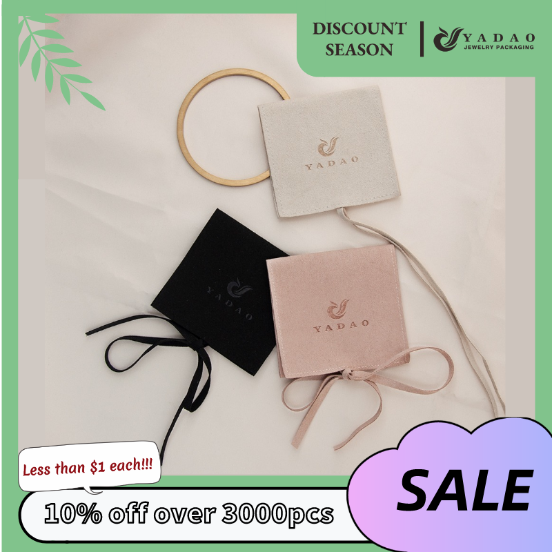 Bolsito sobre microfibra color nude