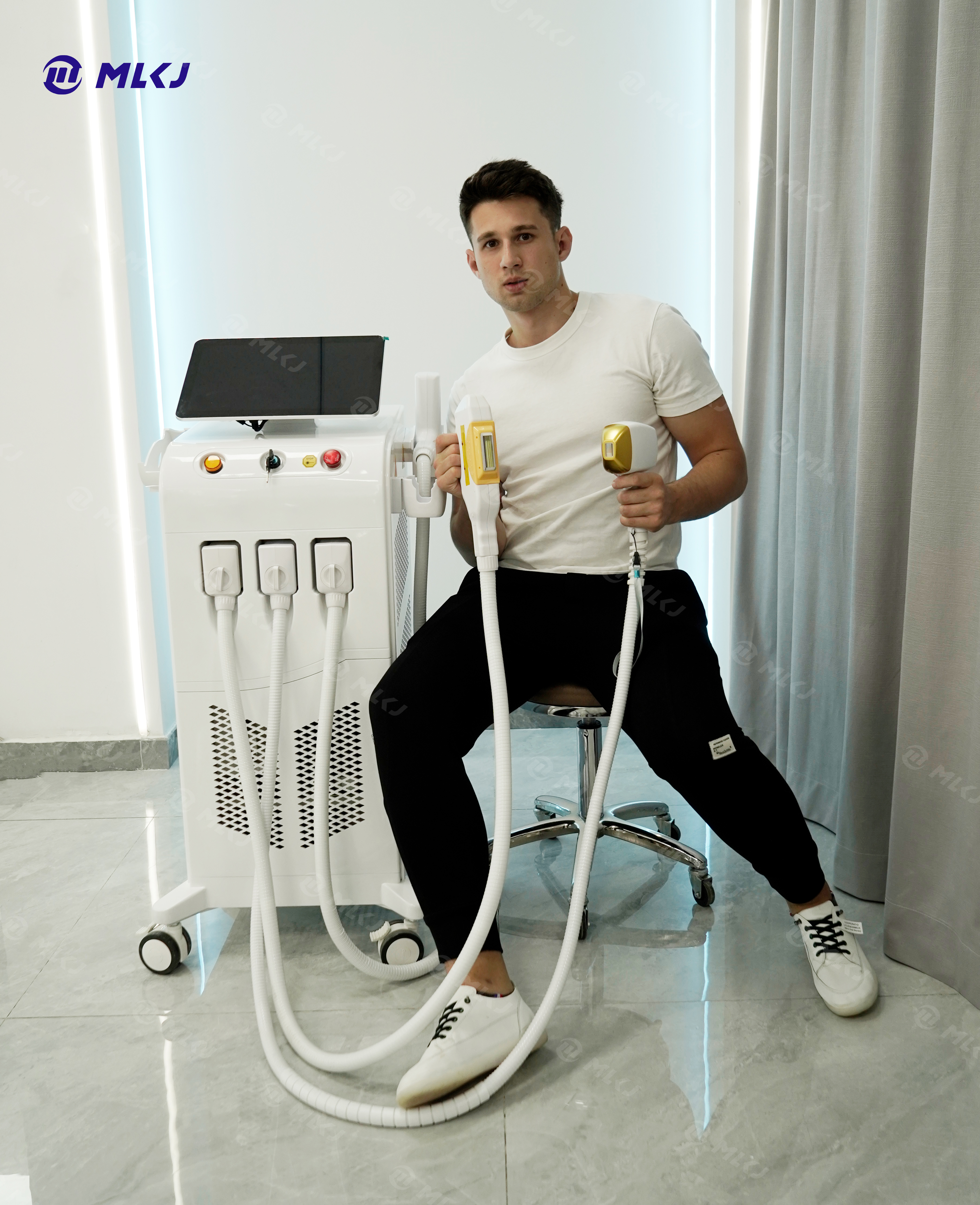 أحدث 4in1 متعددة الوظائف الليزر ديود الجمال إزالة الشعر بالليزر آلة تجديد الجلد الوشم إزالة الجليد ديود الليزر