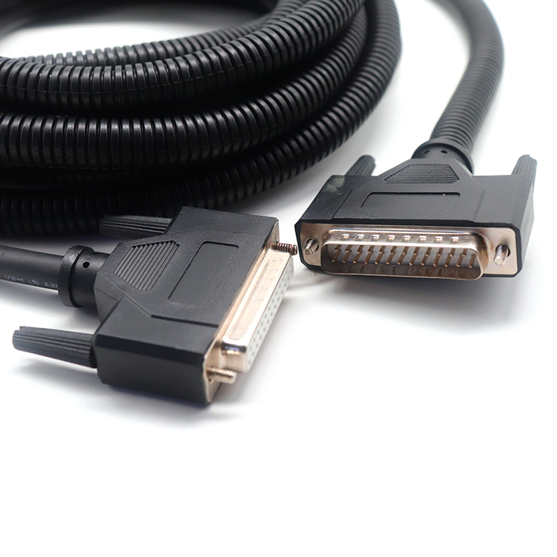 China Aangepaste RS-422 DB25 Pin Male naar Female seriële verlengkabel met kunststof ribbelbuis fabrikant