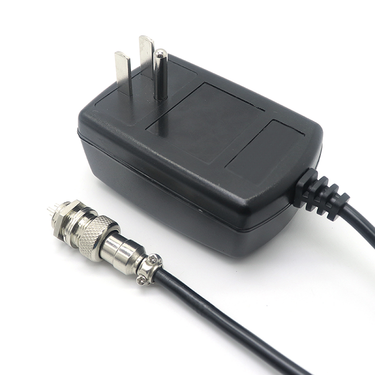 Adattatore di ricarica a 3 vie con presa americana universale con spina americana con connettore Lemo Aviation M12 3P a 3 pin