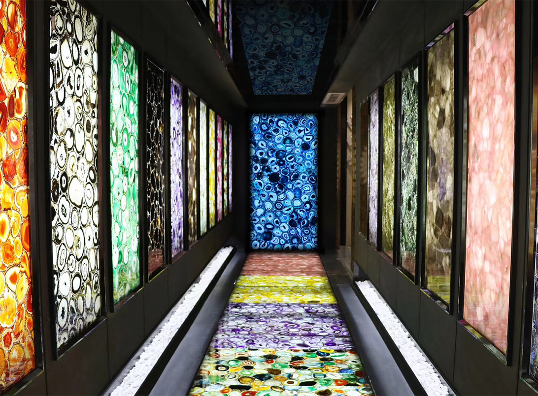 BRAND &  SHOWROOMING