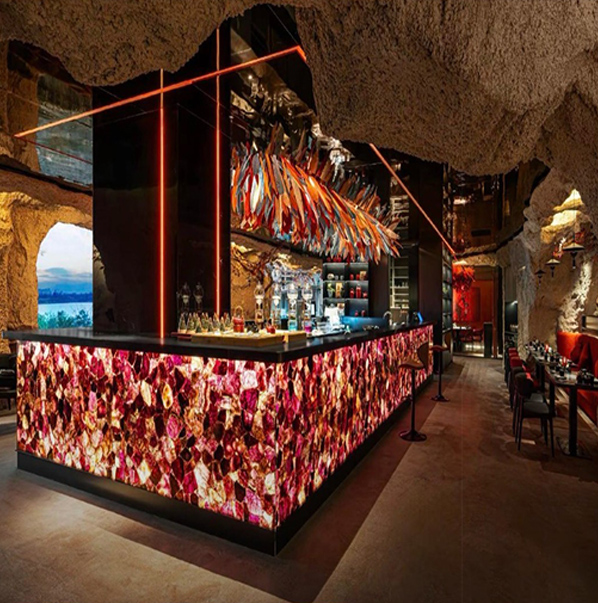 طاولة بار بإضاءة خلفية من الفلوريت الأرجواني