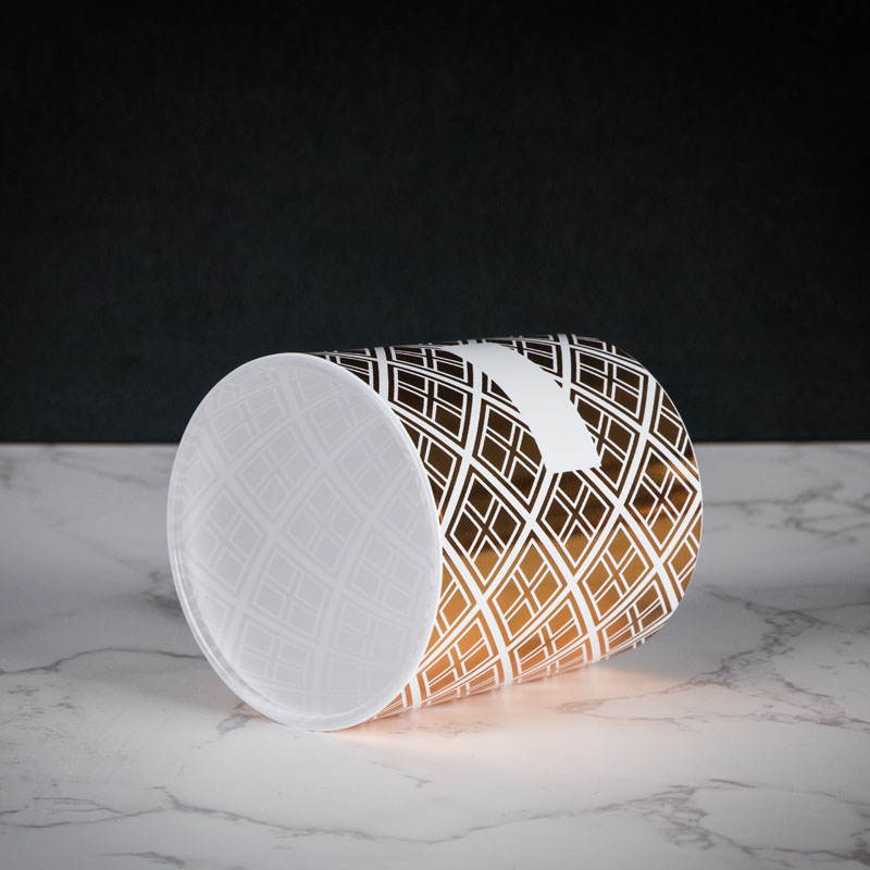 Heißpräge-Gold-Kerzenhalterglas mit weißen Farbsprays
