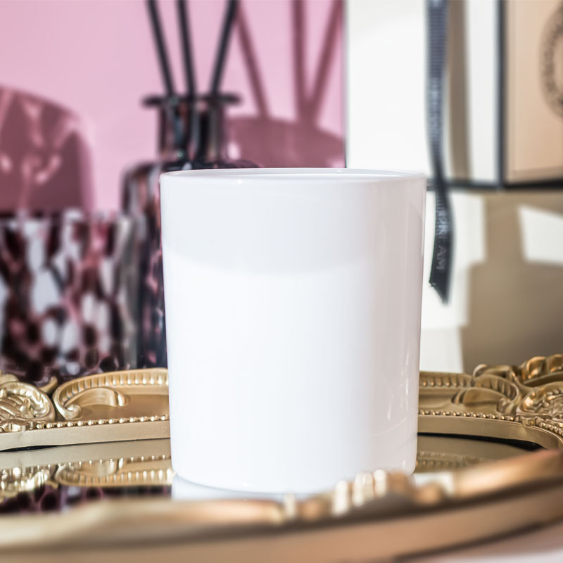 جرة شمعة فارغة ببخاخ أبيض لامع