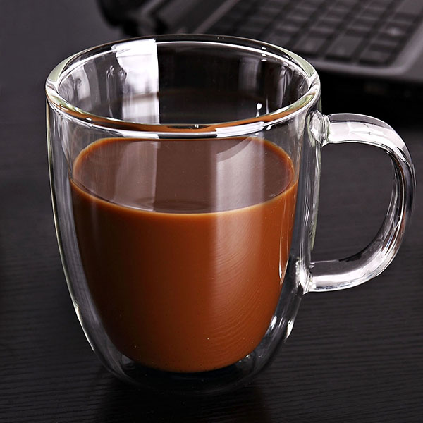 Hitzebeständige handgefertigte doppelwandige Kaffeetasse aus Borosilikatglas 16 Unzen im Angebot