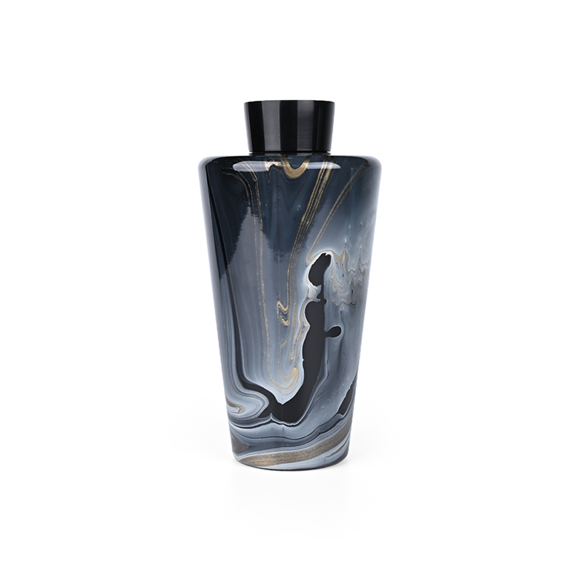 مزهرية زجاجية رخامية سوداء فاخرة مع عروق ذهبية وغطاء أسود
