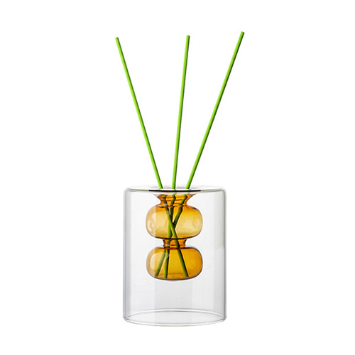 The Floating Essence: un diffusore in vetro sospeso per marchi di fragranze moderni
