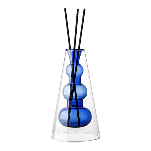 Clarity in Suspension: Minimalist Glass Diffuser Bottle for Luxury Interiors
