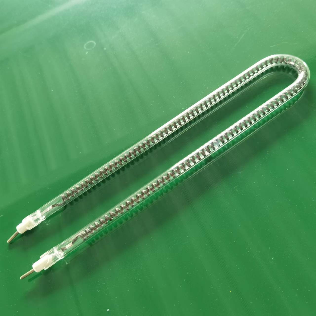 مصباح الحرارة حاضن ألياف الكربون 400 فولت 3000 واط مصباح تدفئة الهالوجين بالأشعة تحت الحمراء