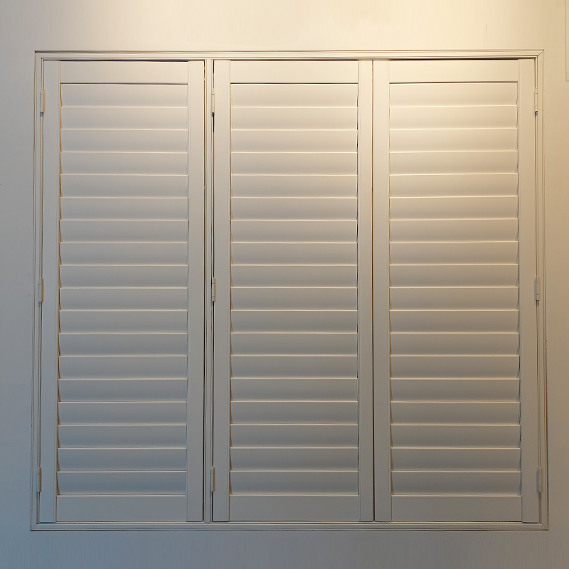 Hintere Wabenjalousien, Fensterläden aus Paulownia