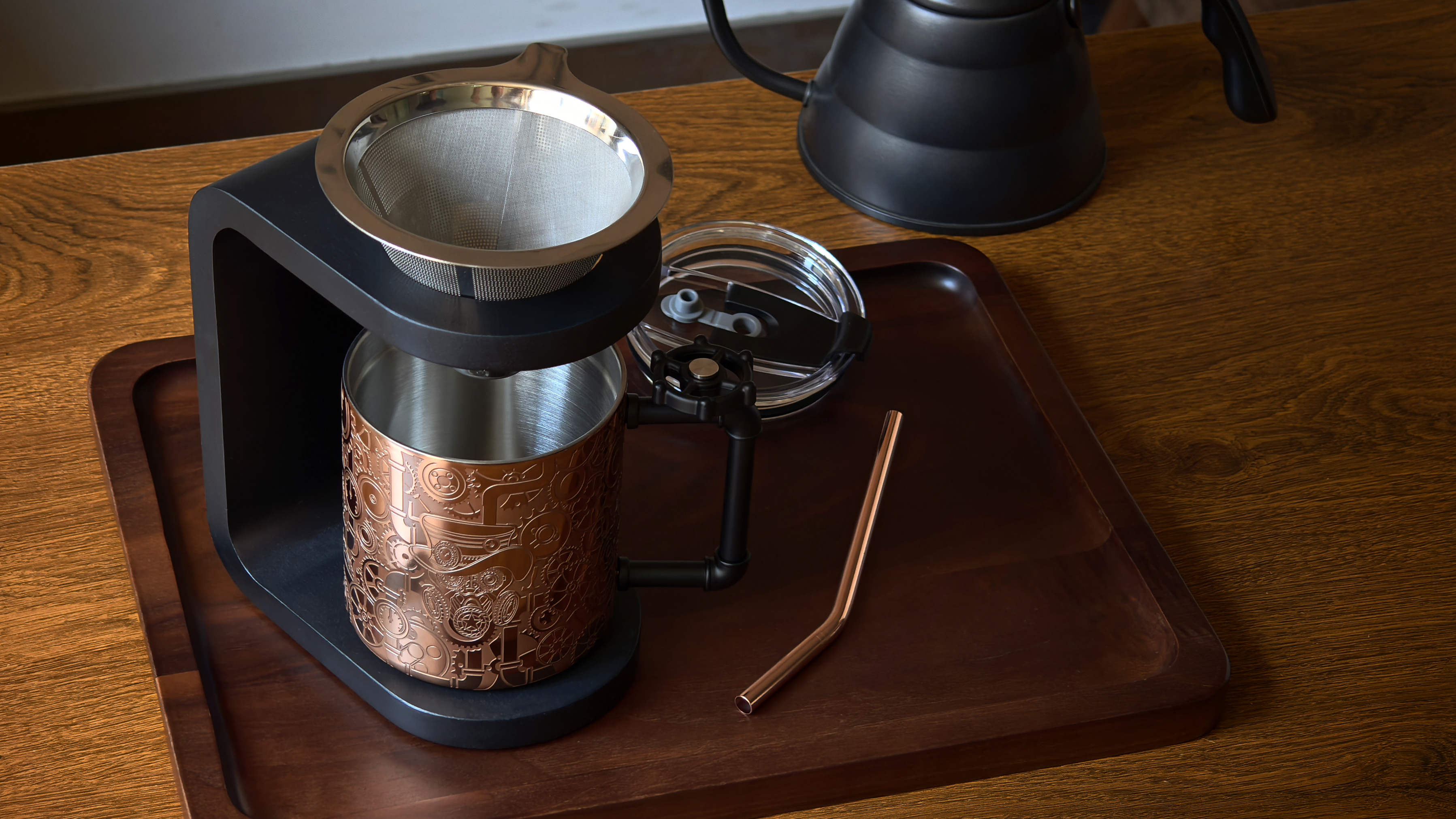 Нержавеющая сталь против стеклянной бутылки с водой