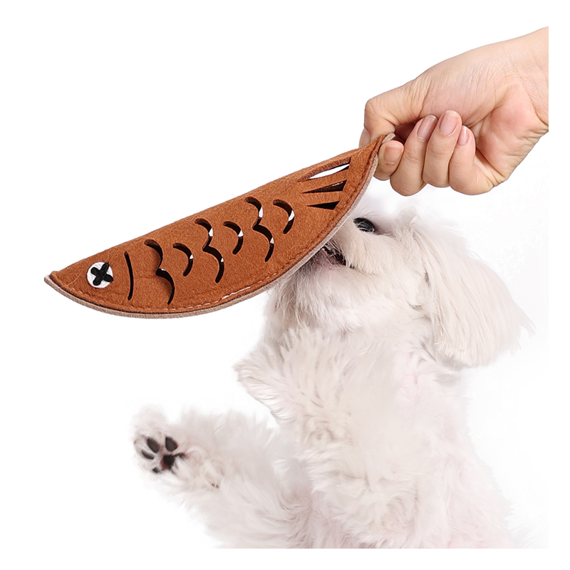 Roast Fish Design Pet Feeding Toy Snuffle Training Jingle Bell Companion Hat Fun Toy für Hund Katze