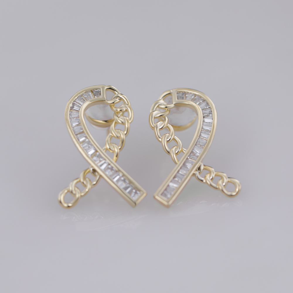 Zarter Modeschmuck Fliege Ohrstecker.