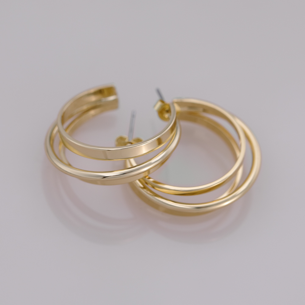 Modischer Schmuck geometrischer unregelmäßiger Ohrring.