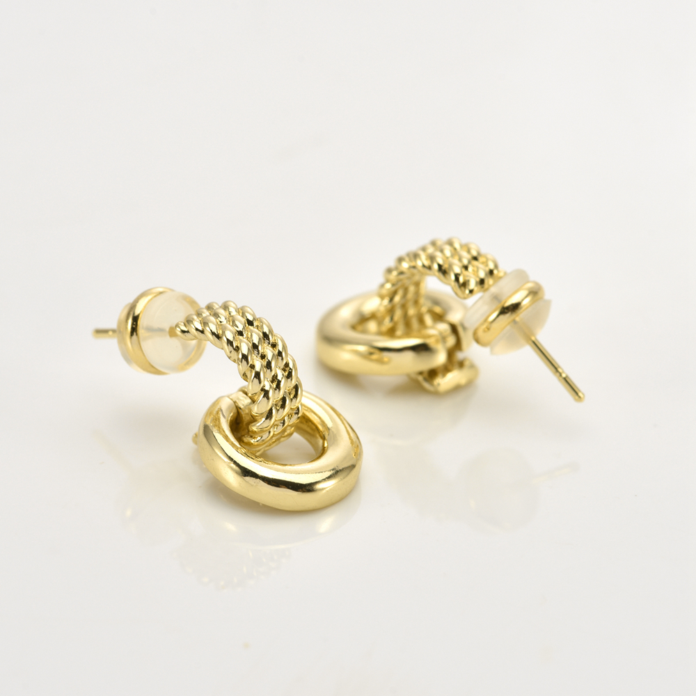 Pendiente de aldaba.