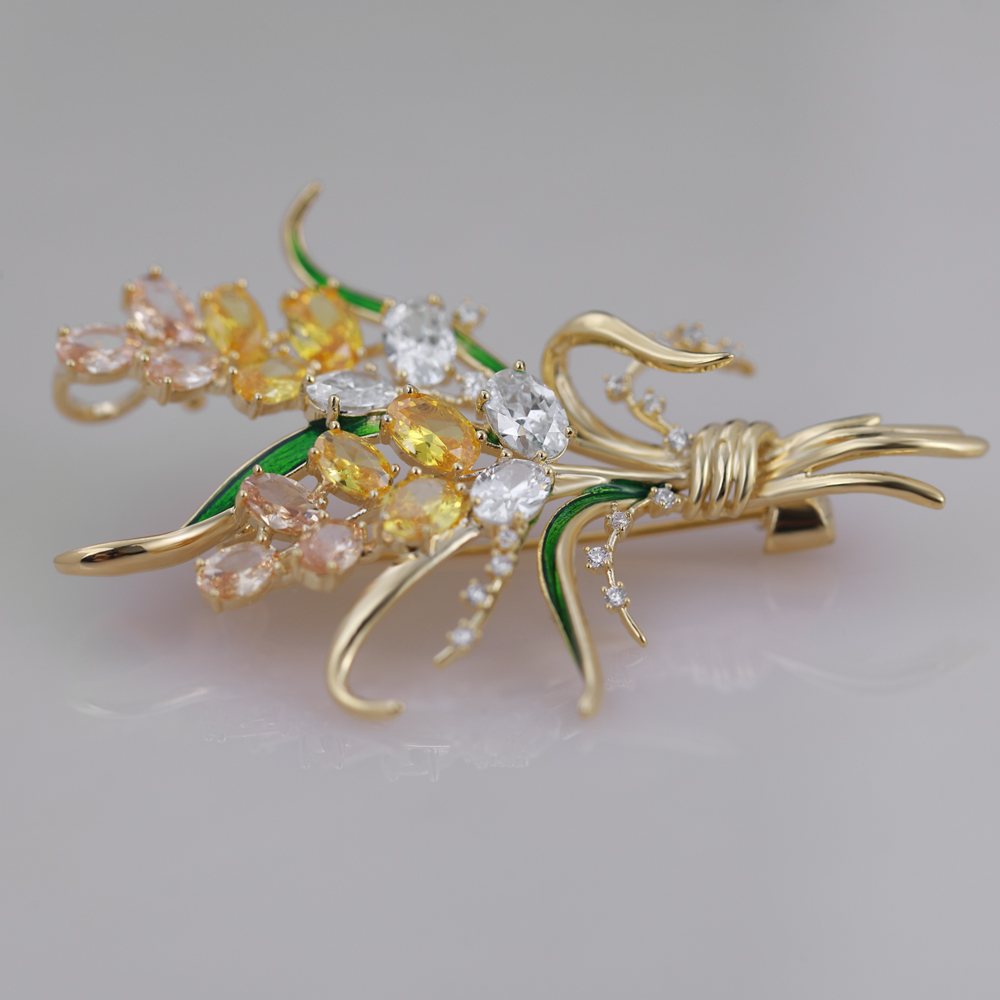 Брошь в виде букета цветов из желтого циркона.