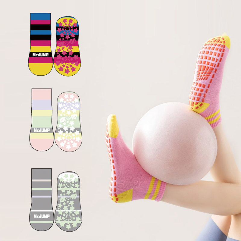 Precio al por mayor calcetines para niños sin deslizamiento China, calcetines de trampolín deportivos personalizados