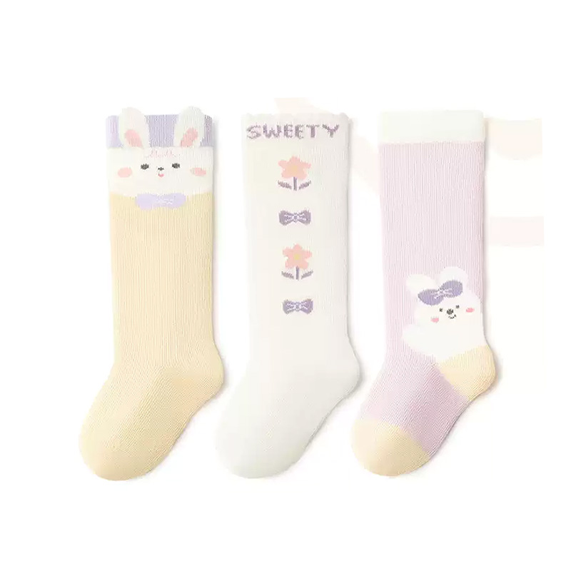 Chine Chaussettes hautes pour bébés, vente en gros, chaussettes hautes élastiques antidérapantes pour bébés, bout sans couture, respectueuses de la peau, usine OEM ODM fabricant