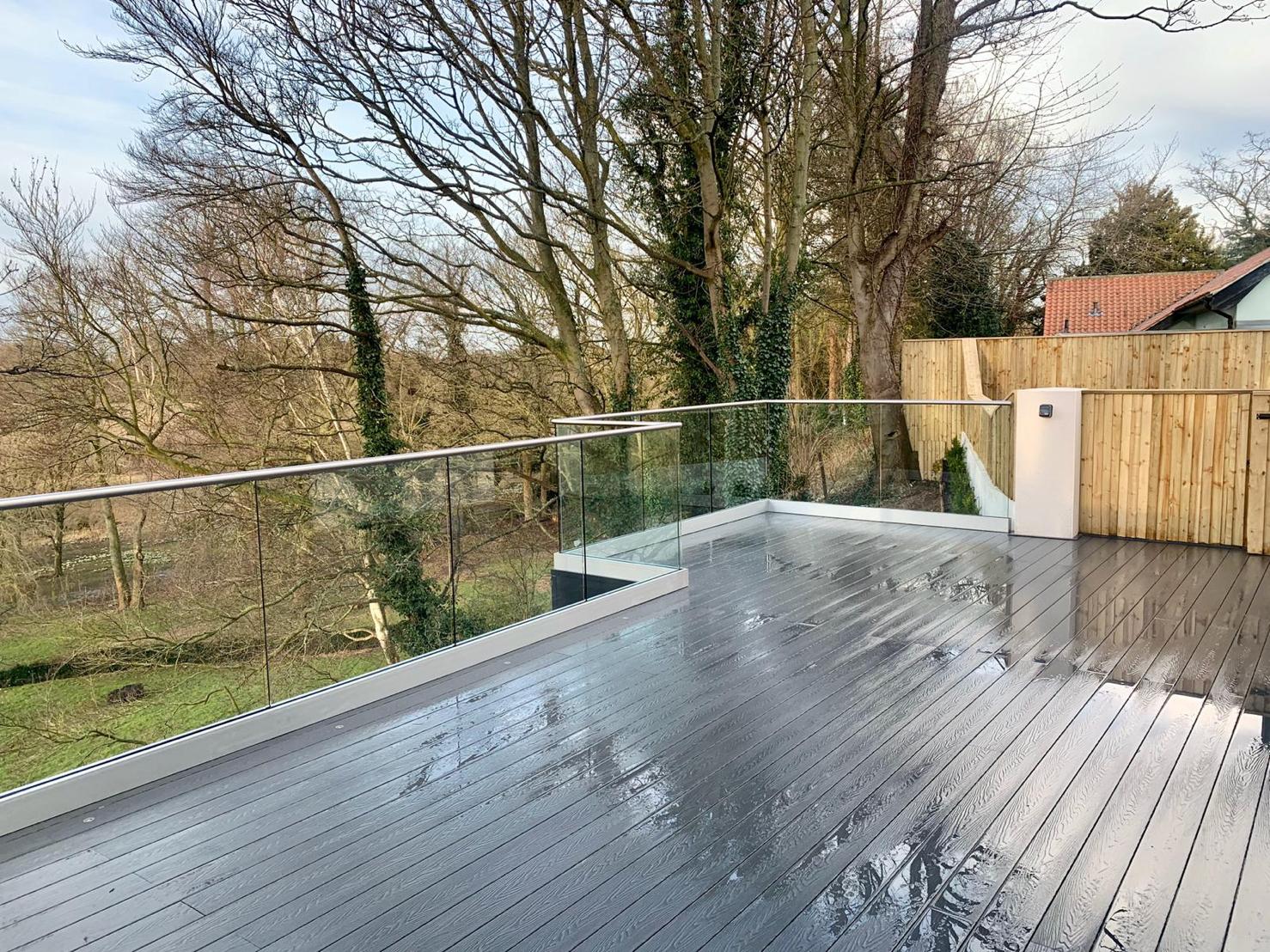 Balustrade de garde-corps en verre trempé de profilé en aluminium sans cadre de balcon extérieur en acier inoxydable 316