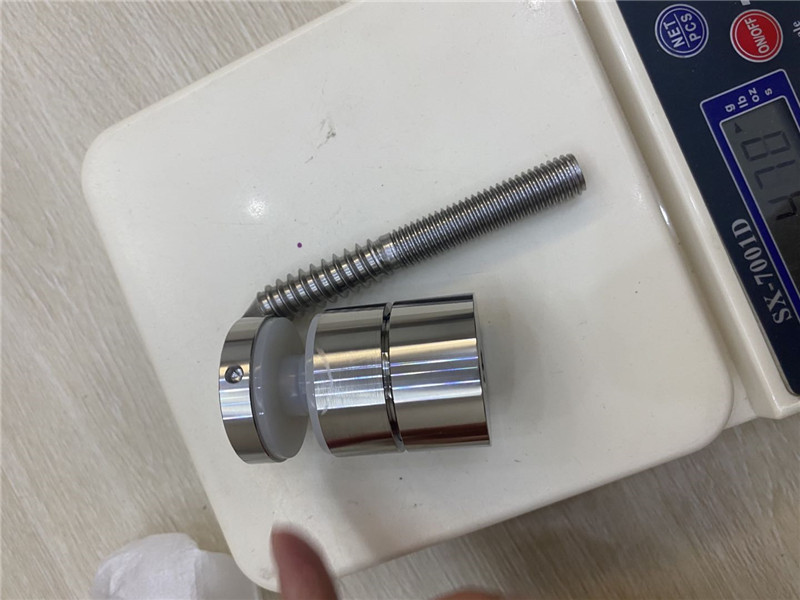 Einstellbarer Glasabstand für rahmenlose Glasbalustradensysteme