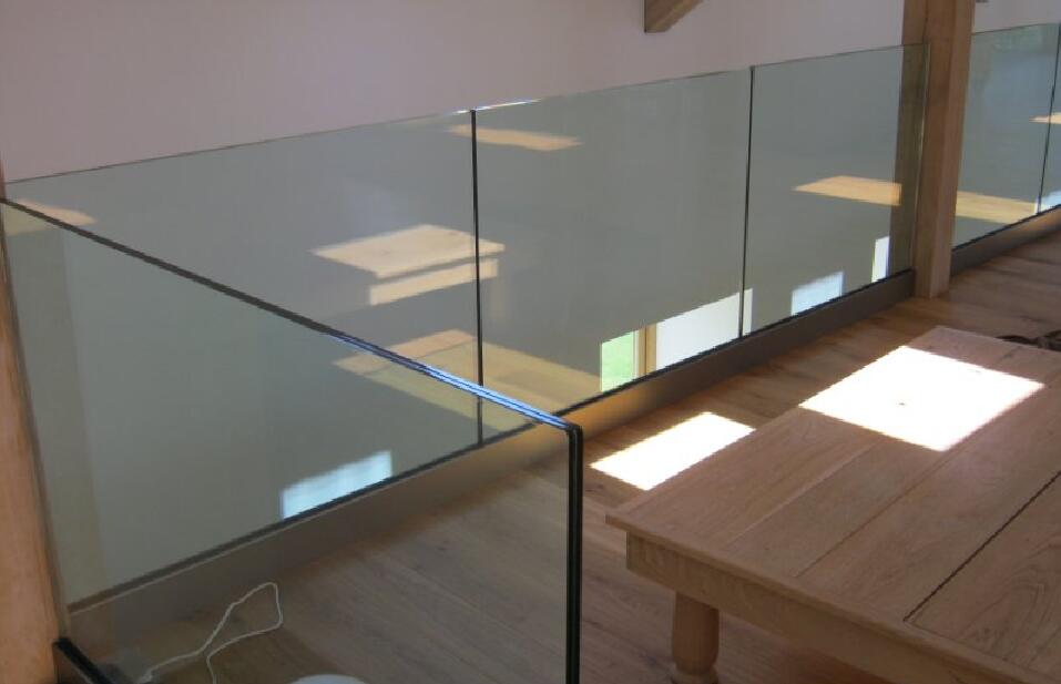 Aluminium U Channel Glass Railing