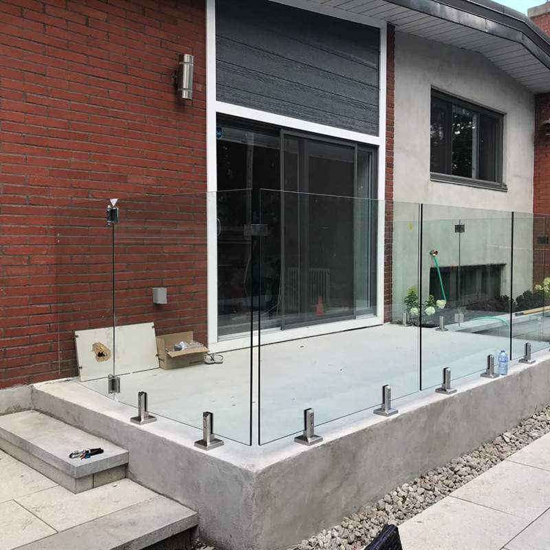 Parveke aita lattian lasin kiinnityskannattimet