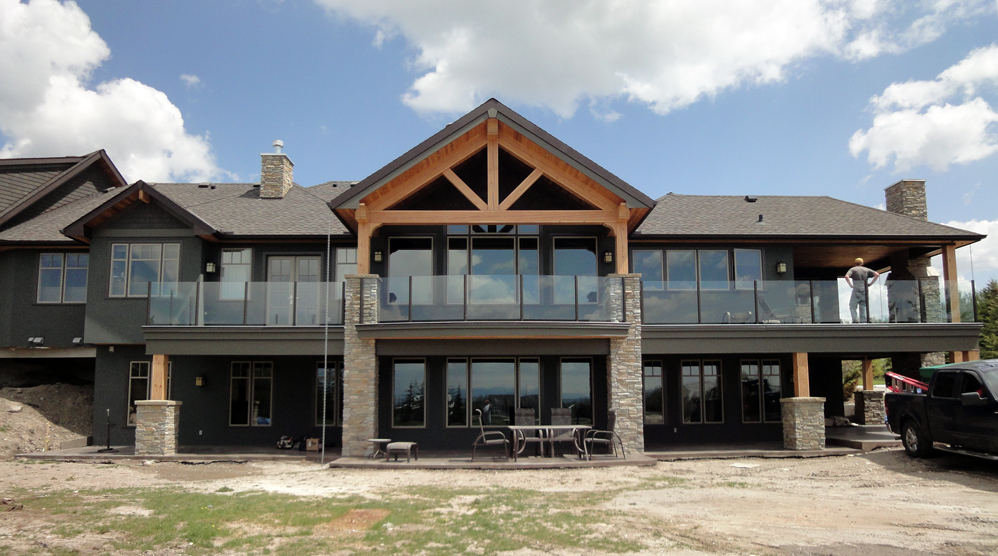Poteau en aluminium enduit de barrière de poudre noire pour la conception de balustrade de balcon / plate-forme / escalier
