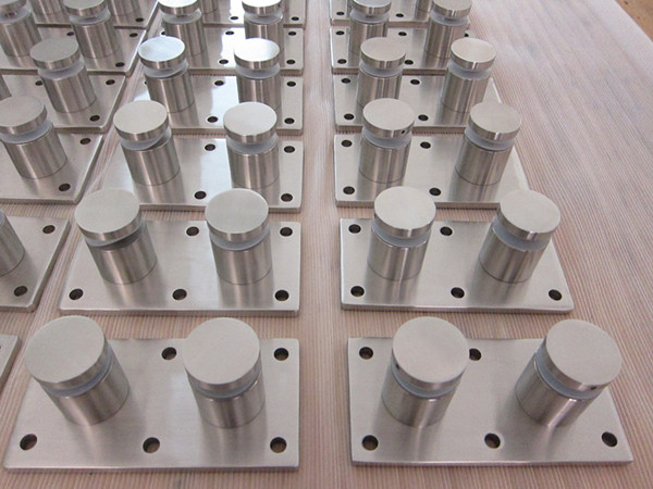 Soportes separadores de doble vidrio con placa acero inoxidable 316 de diámetro 50mm para escalera, balcón, terraza barandilla