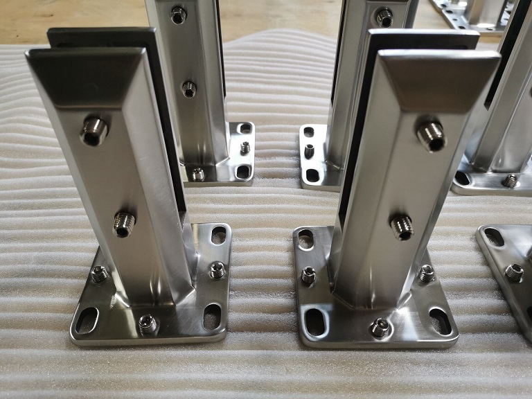 Dúplex 2205 Acero inoxidable Ajustable Barandilla sin marcar Balustra Piscina Piscina Cerca de Vidrio Espigot