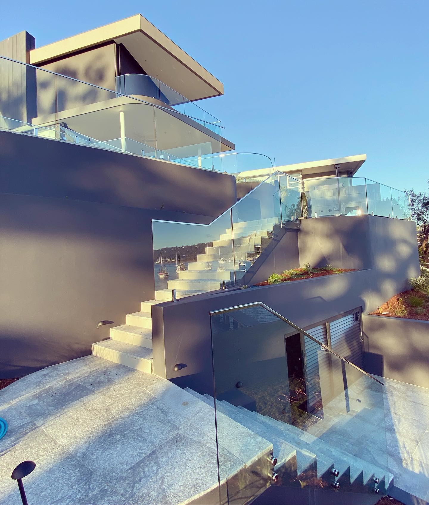 Szkło trzymające dystans Szklany płot basenowy Balustrada dystansowa Poręcz szklana