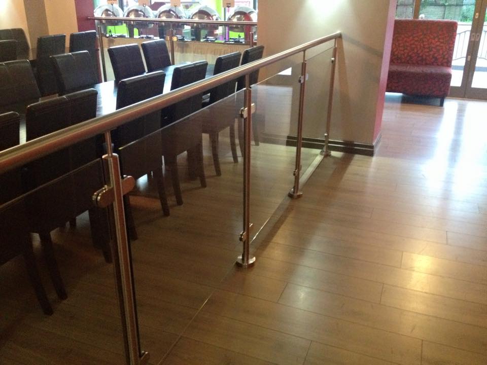 Γυαλί σχεδιασμό κιγκλίδωμα μετά κιγκλίδωμα για εξωτερικό μπαλκόνι