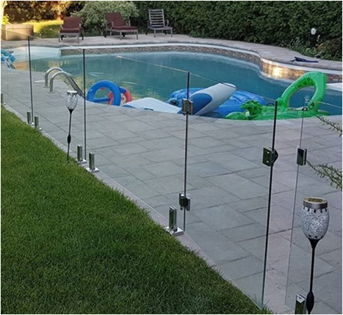 Lasi-lasi-sarana tai lasi käyttävät ruostumattomasta teräksestä valmistettuja saranoita lasioviin