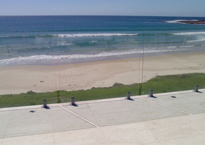 البحرية الصف مكافحة الصدأ الفولاذ المقاوم للصدأ حنفية الطابق تصاعد لأنظمة درابزين الزجاج فرملس