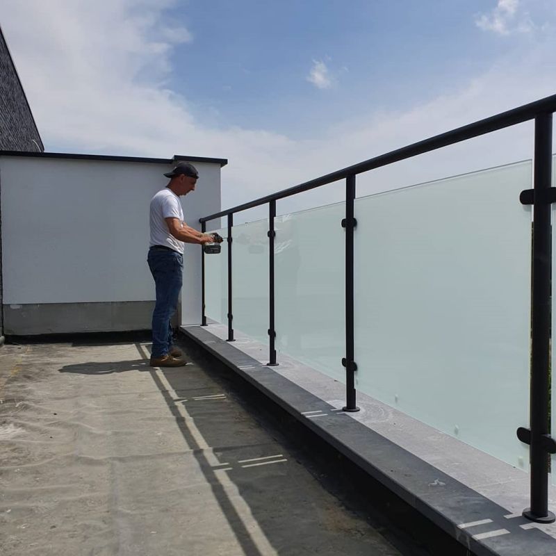 Matte Black Glass Railing voor Balkon Railing Design
