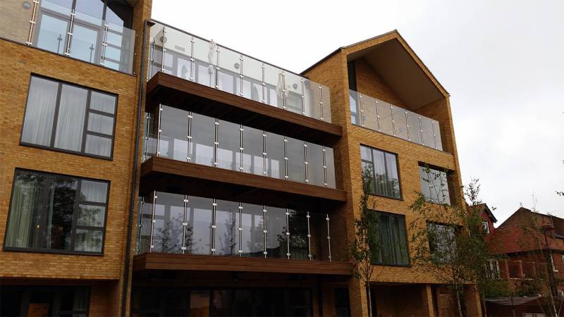 Balaustra di vetro rotondo Balauster per il design della ringhiera di vetro del balcone