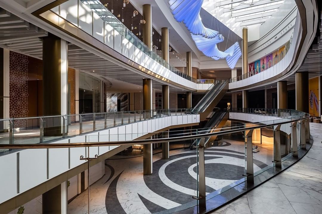 Roestvrijstalen leuning balustrade platte bar post met spin voor commerciële glazen leuningen