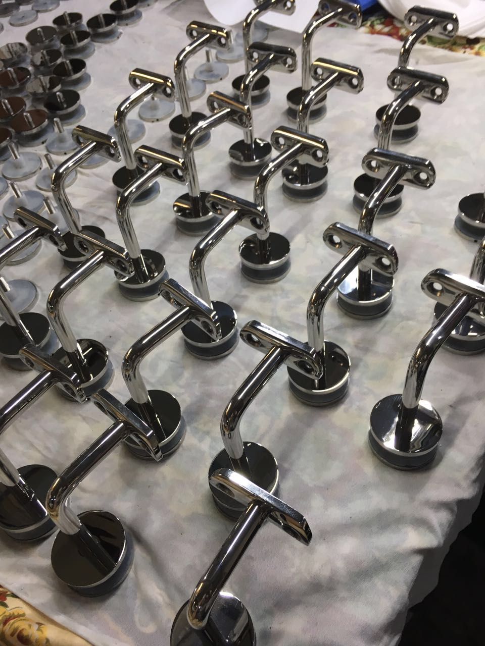 الفولاذ المقاوم للصدأ الدرابزين قوس دائرة نصف قطرها الزجاج جبل للنظم المعمارية حديدي