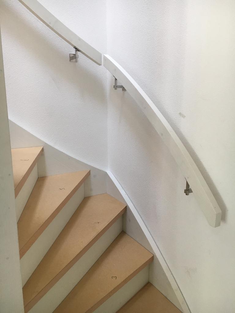 Roestvrijstalen leuningbeugel voor betonnen wandmontage en vierkante leuning