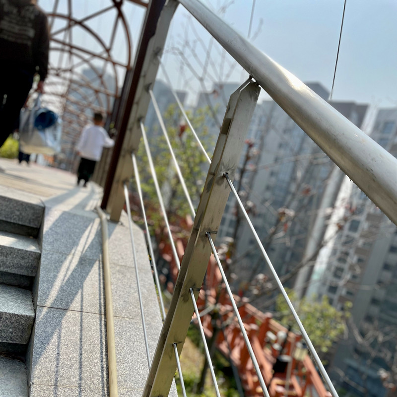 Balustrady drogowe ze stali nierdzewnej