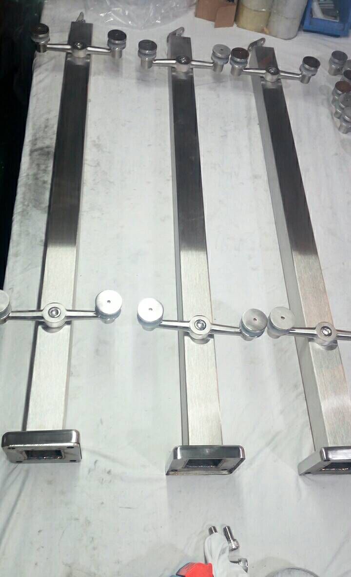 Stainless Steel Square Spider Baluster Post for Glass Balcony Stair Deck Railing Designs