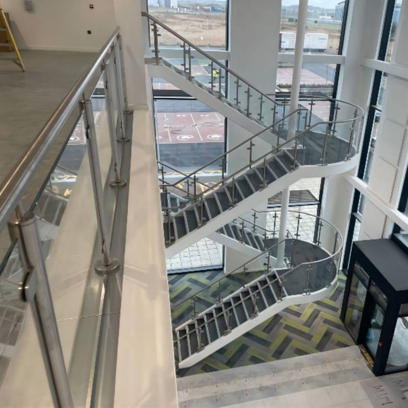 الفولاذ المقاوم للصدأ جولة الزجاج حديدي آخر للدفاع والجلد شرفة حديدي الزجاج