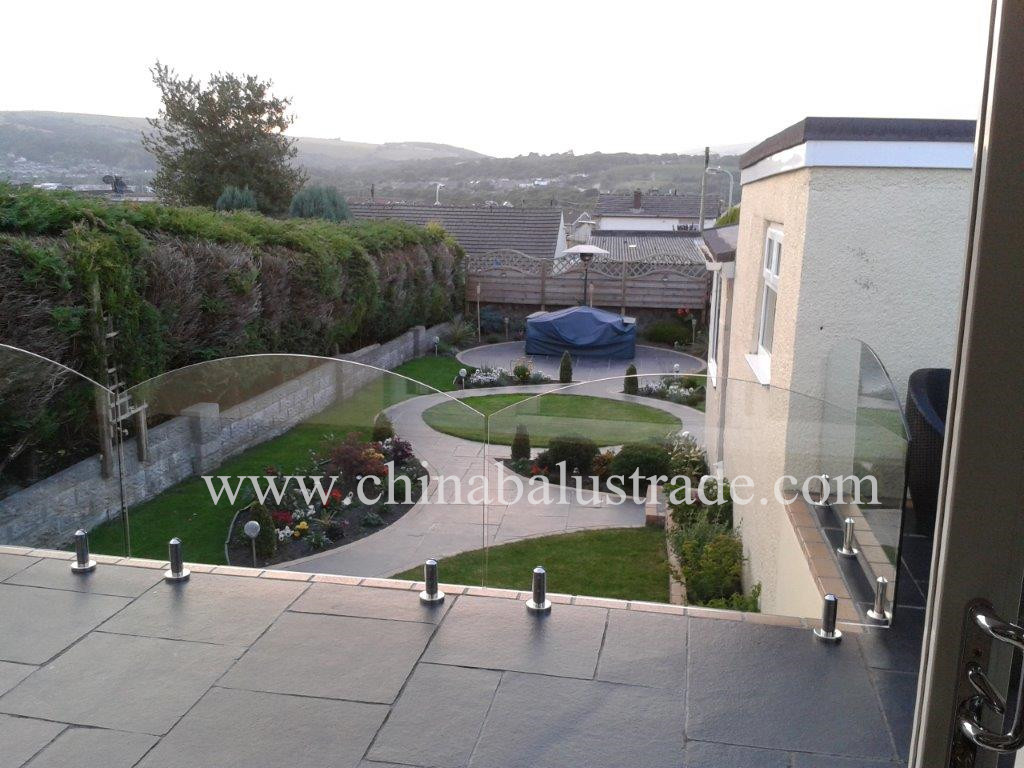 تصميم الزجاج شرفة بدعم آخر صغير